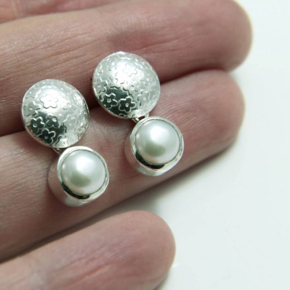 Gėlėti auskarai su perlais